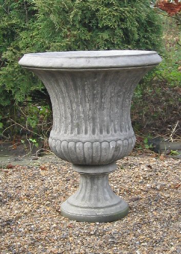 KUV14 Large Fluted Vase KUV14 Large Fluted Vase